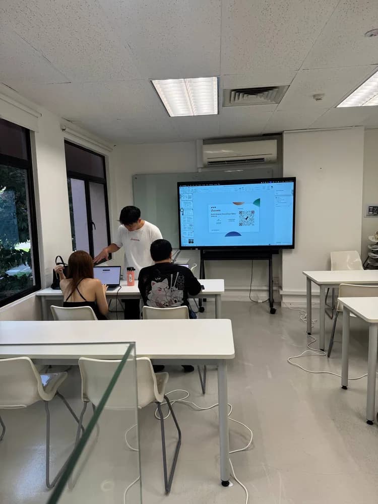 Participants at a Sozcode Build Modern PowerPoint Slides With AI course